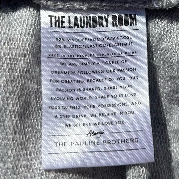 Sz L-the Laundry Room brand Friday I’m in Love sweatshirt ❤️ - Picture 7 of 7